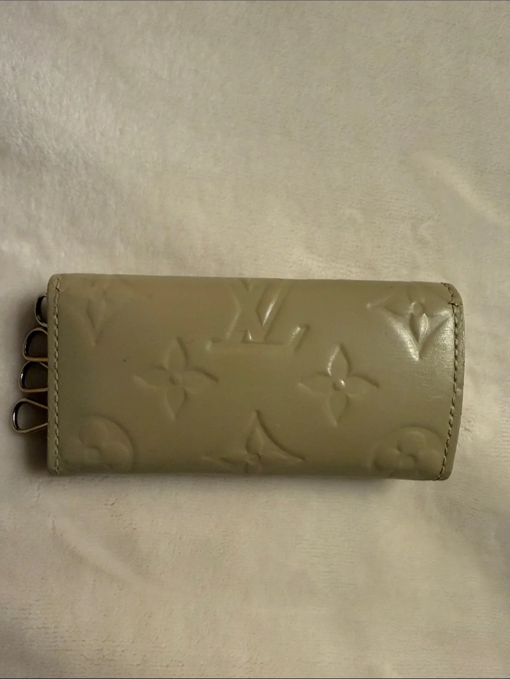 Louis Vuitton Cream Vernis Embossed Monogram Key Holder